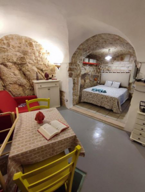 Ostuni- Casa cisterna Porta San Demetrio